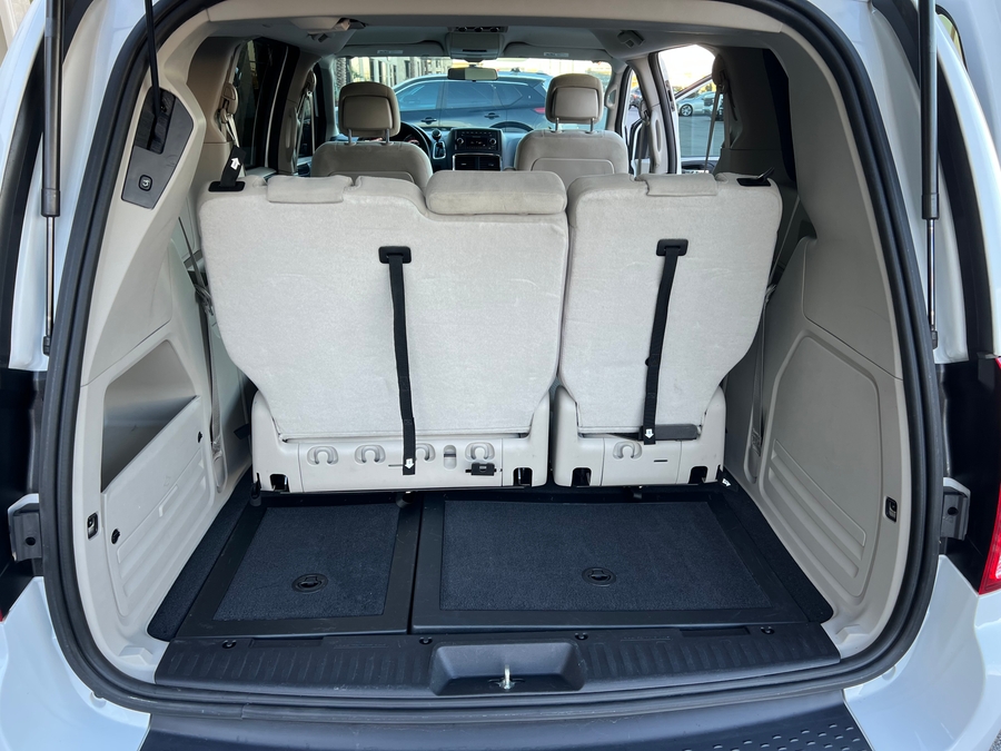 Used 2014 Dodge Grand Caravan SXT - BraunAbility Side Entry Entry Fold Out Automatic Ramp