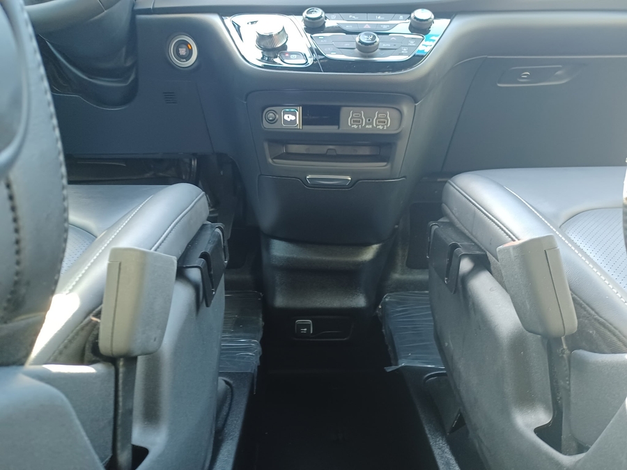 Black Chrysler Pacifica image number 12