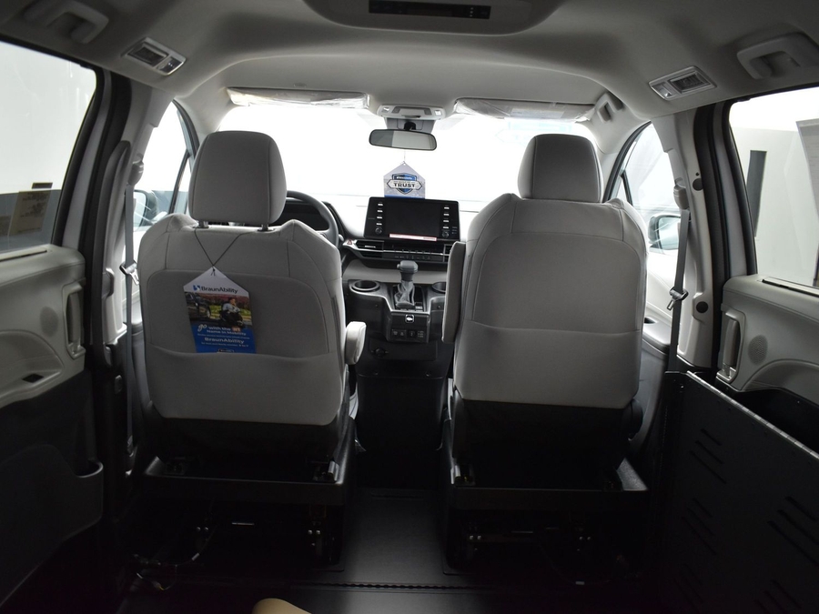 New 2025 Toyota Sienna Hybrid LE - BraunAbility Side Entry Entry Fold Out Automatic Ramp
