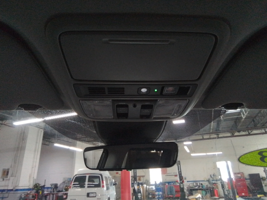 Grey Honda Odyssey image number 12