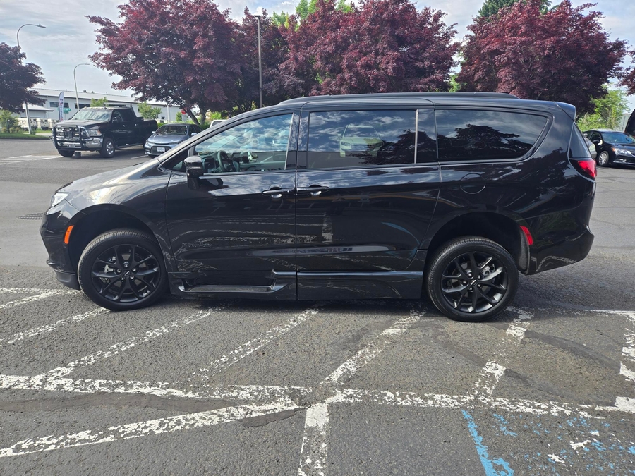 Used 2024 Chrysler Pacifica Touring L Sport - BraunAbility Side Entry Entry Fold Out Automatic Ramp
