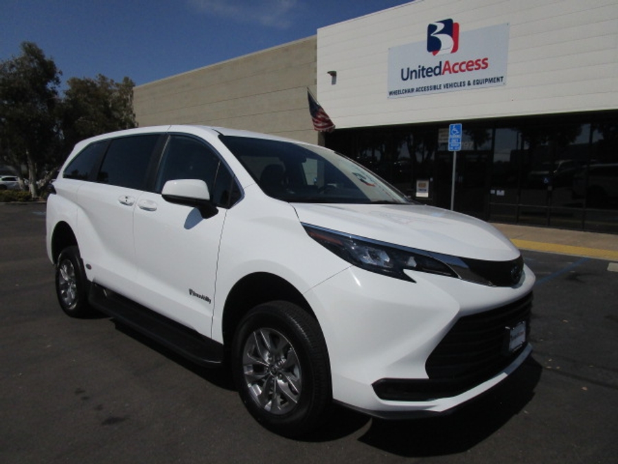 New 2025 Toyota Sienna Hybrid LE - BraunAbility Commercial Rear Entry Entry Fold Out Manual Ramp