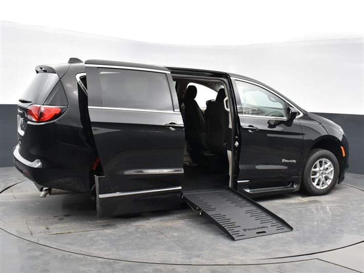 2023 CHRYSLER VOYAGER - Image 12