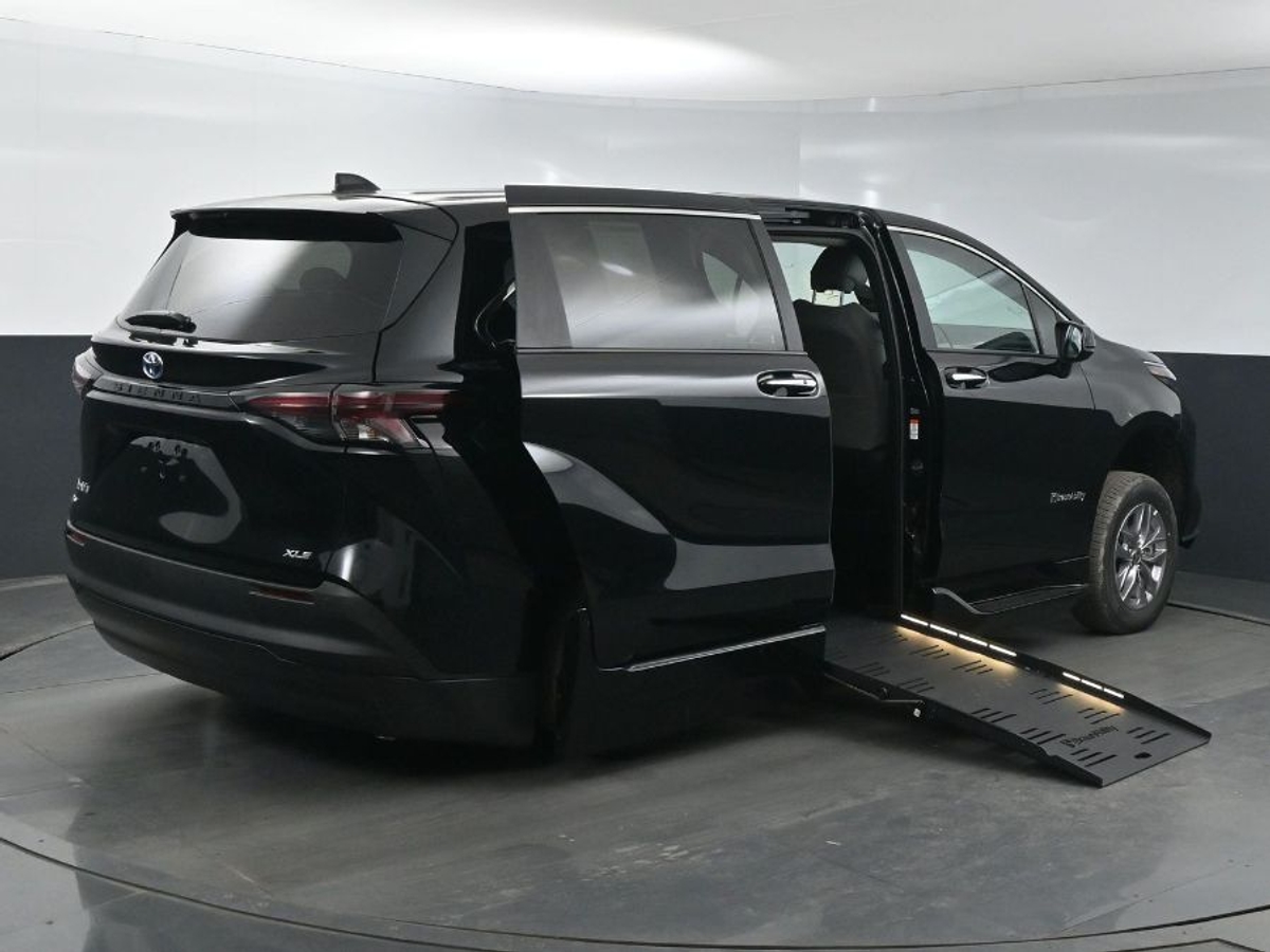 2025 TOYOTA SIENNA - Image 7