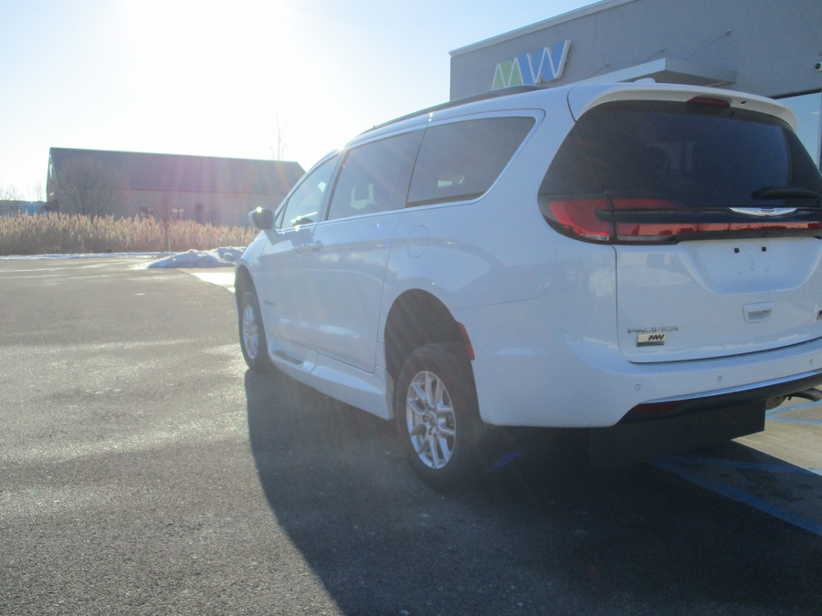 2022 CHRYSLER PACIFICA - Image 4