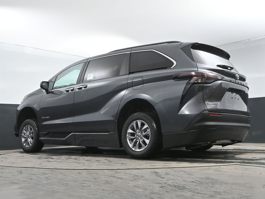 New 2025 Toyota Sienna Hybrid XLE PLUS - BraunAbility Side Entry Entry Fold Out Automatic Ramp