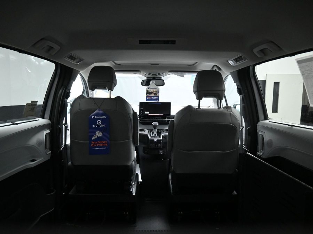 2025 TOYOTA SIENNA - Image 25