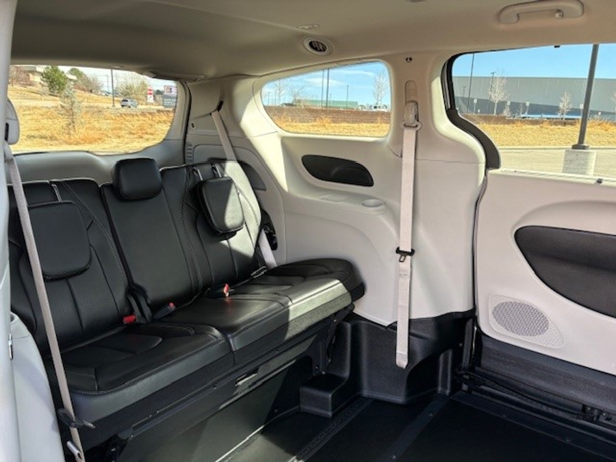 Used 2023 Chrysler Pacifica Touring L Safety - BraunAbility Side Entry Entry In Floor Automatic Ramp