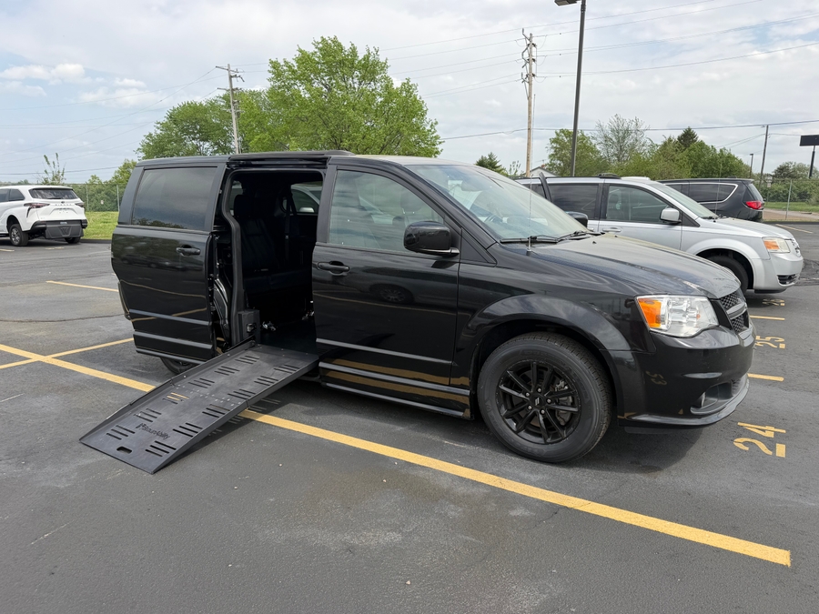 Used 2019 Dodge Grand Caravan GT - BraunAbility Side Entry Entry Fold Out Automatic Ramp
