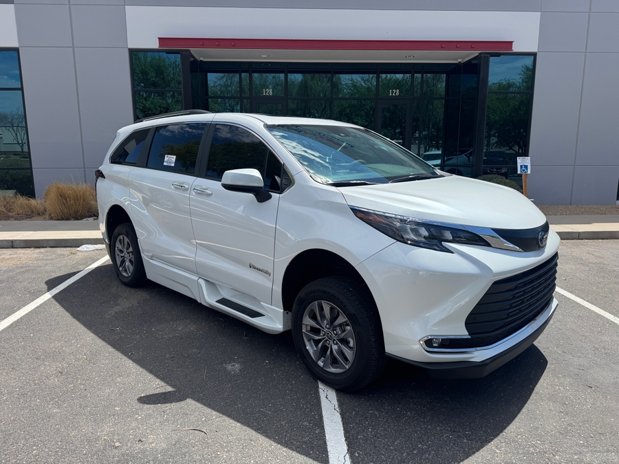 Used 2024 Toyota Sienna Hybrid XLE - BraunAbility Side Entry Fold Out Automatic Ramp