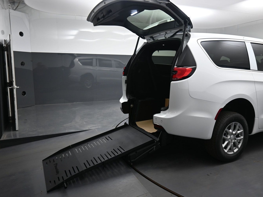 White Chrysler Pacifica image number 8