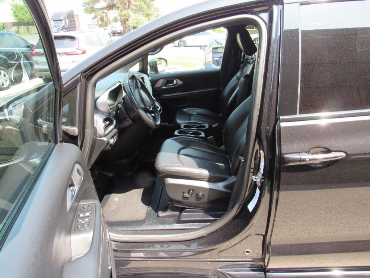 2023 CHRYSLER PACIFICA - Image 3