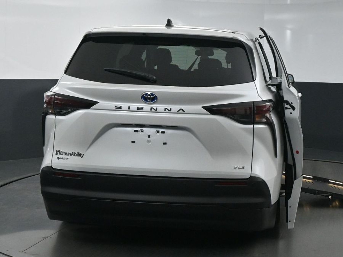 2025 TOYOTA SIENNA - Image 7