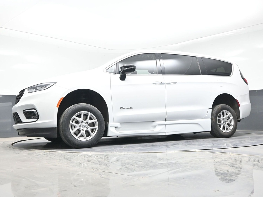 Used 2024 Chrysler Pacifica Touring L - BraunAbility Side Entry Entry Fold Out Automatic Ramp