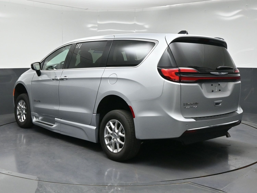 Used 2024 Chrysler Pacifica Touring L - BraunAbility Side Entry In Floor Automatic Ramp