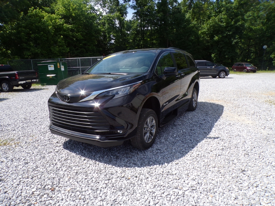 Black Toyota Sienna image number 2