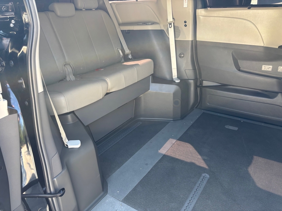 Used 2017 Toyota Sienna XLE - VMI Side Entry In Floor Automatic Ramp
