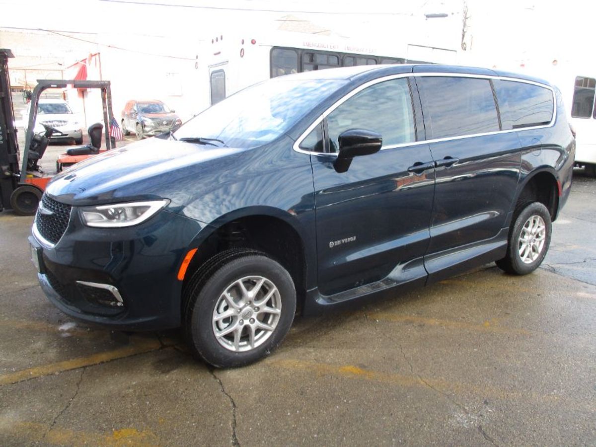 2024 CHRYSLER PACIFICA - Image 3