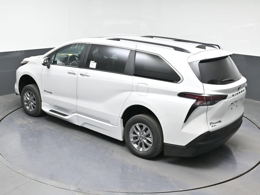 New 2026 Toyota Sienna Hybrid XLE Add - BraunAbility Side Entry Fold Out Automatic Ramp