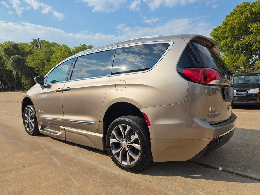 Used 2018 Chrysler Pacifica Limited - BraunAbility Side Entry Entry In Floor Automatic Ramp