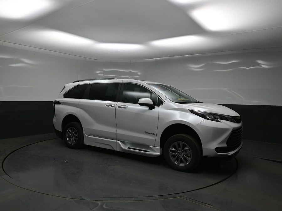 New 2026 Toyota Sienna Hybrid XLE Add - BraunAbility Side Entry Fold Out Automatic Ramp