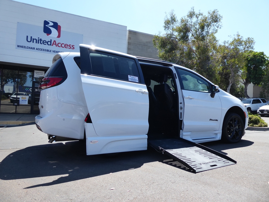Used 2023 Chrysler Pacifica Touring L - BraunAbility Side Entry Fold Out Automatic Ramp