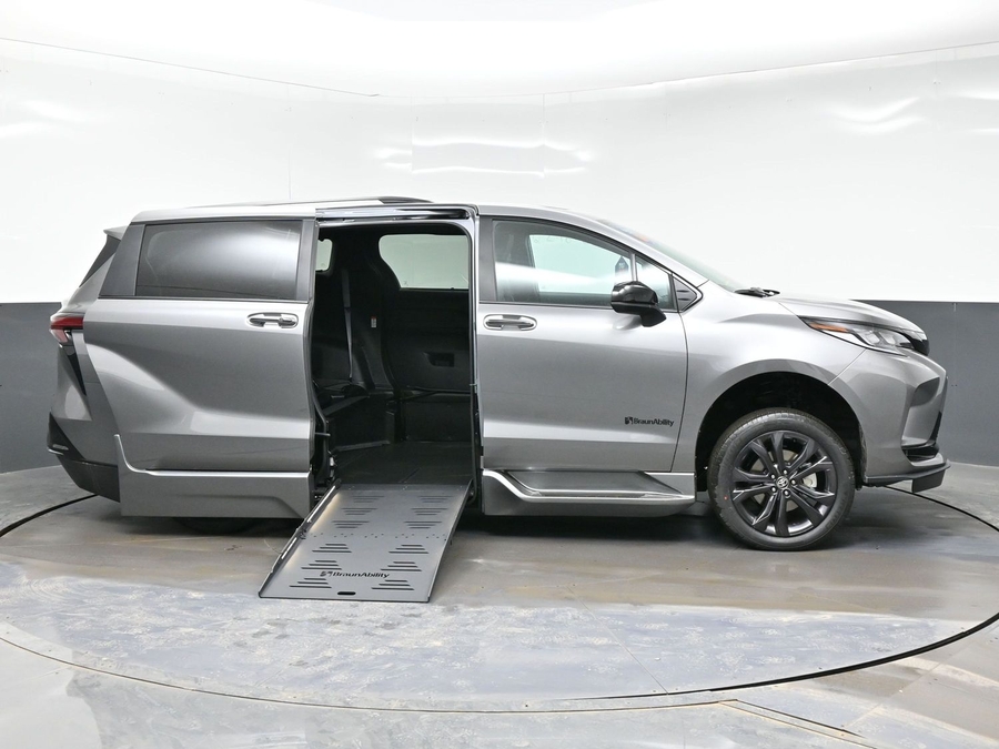 New 2026 Toyota Sienna Hybrid XSE Sport - BraunAbility Side Entry Entry Fold Out Automatic Ramp