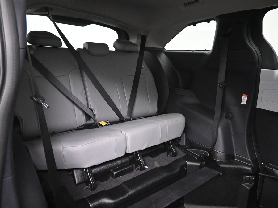 New 2026 Toyota Sienna Hybrid XLE Base - BraunAbility Side Entry Entry Fold Out Automatic Ramp