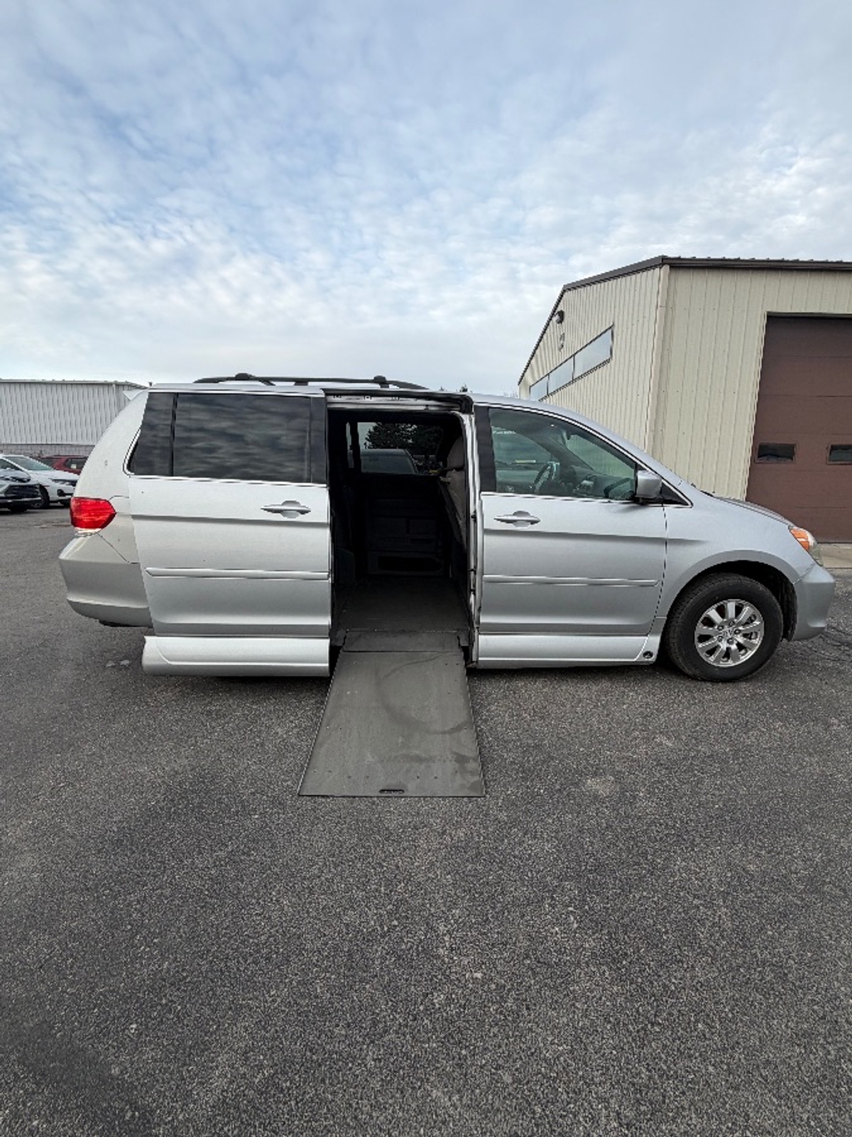  Honda Odyssey with Side Entry Automatic In Floor ramp