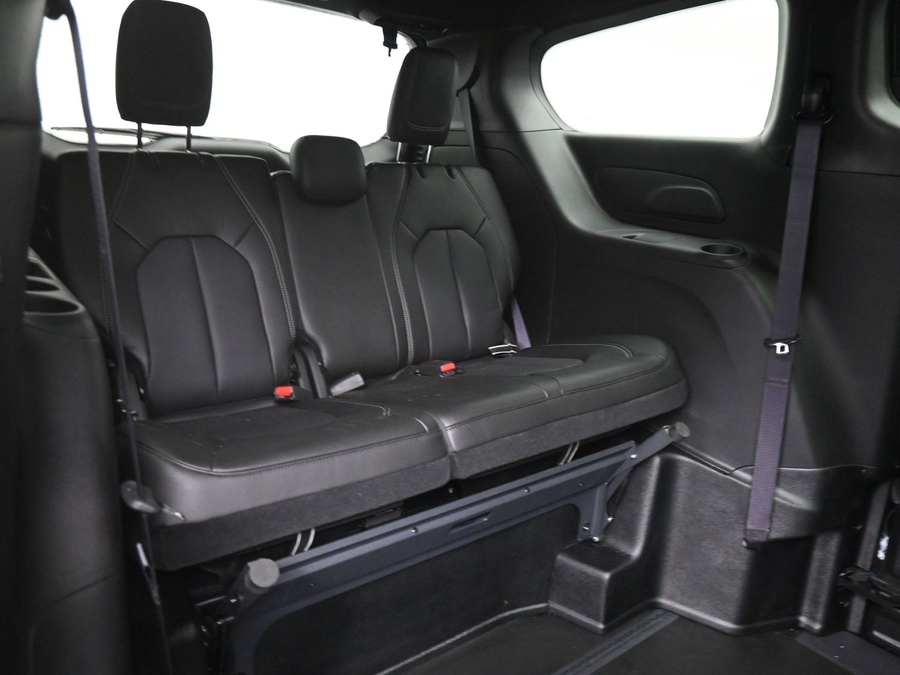 Black Chrysler Pacifica image number 9
