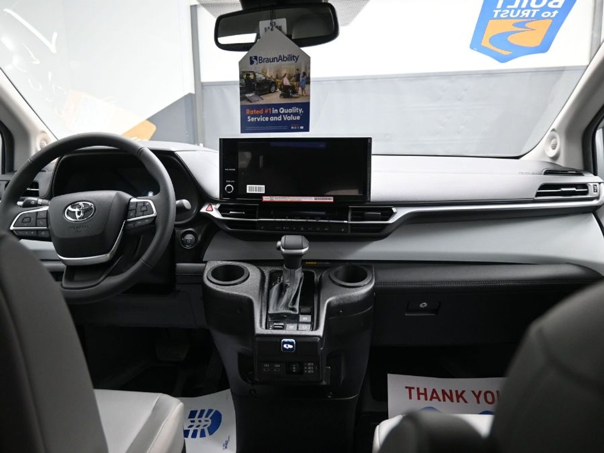 2025 TOYOTA SIENNA - Image 23