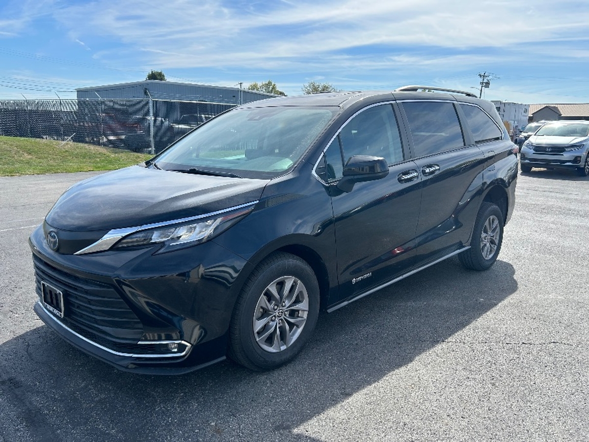 2023 TOYOTA SIENNA - Image 4