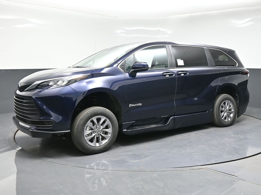 New 2026 Toyota Sienna Hybrid LE - BraunAbility Side Entry In Floor Automatic Ramp