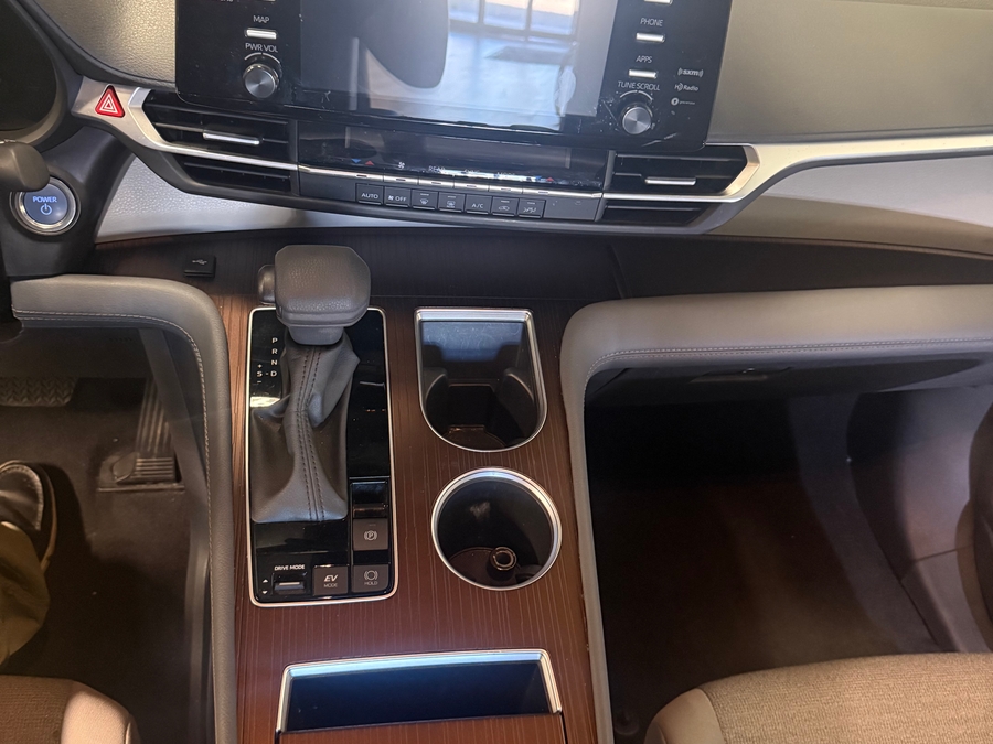 Imagen de la Toyota Sienna negra número 8