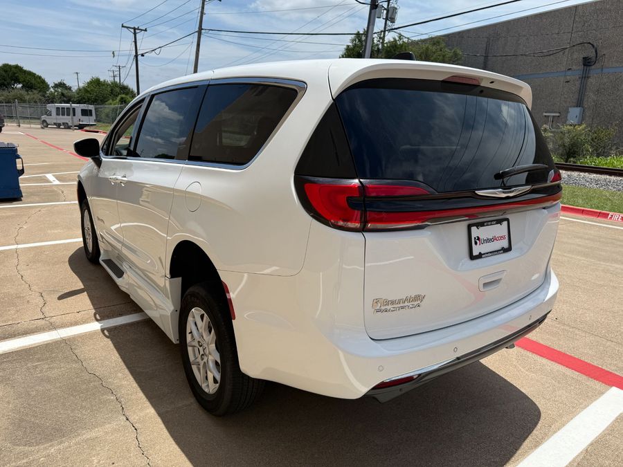 Used 2023 Chrysler Pacifica Touring L - BraunAbility Side Entry Entry In Floor Automatic Ramp