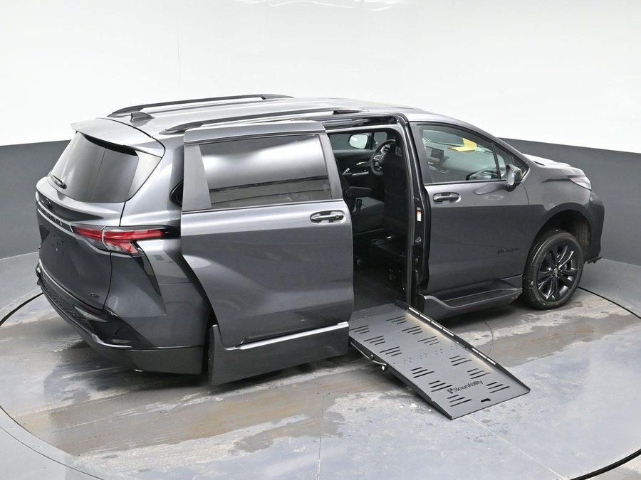 New 2025 Toyota Sienna Hybrid XSE Sport - BraunAbility Side Entry Entry Fold Out Automatic Ramp