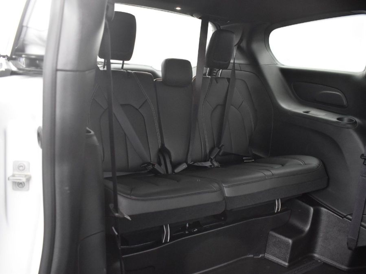 2025 CHRYSLER VOYAGER - Image 10