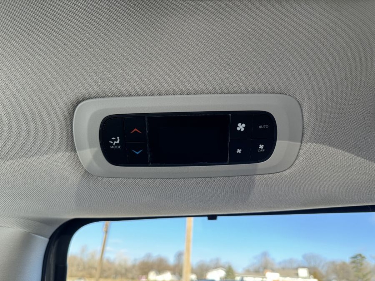 2018 CHRYSLER PACIFICA - Image 10