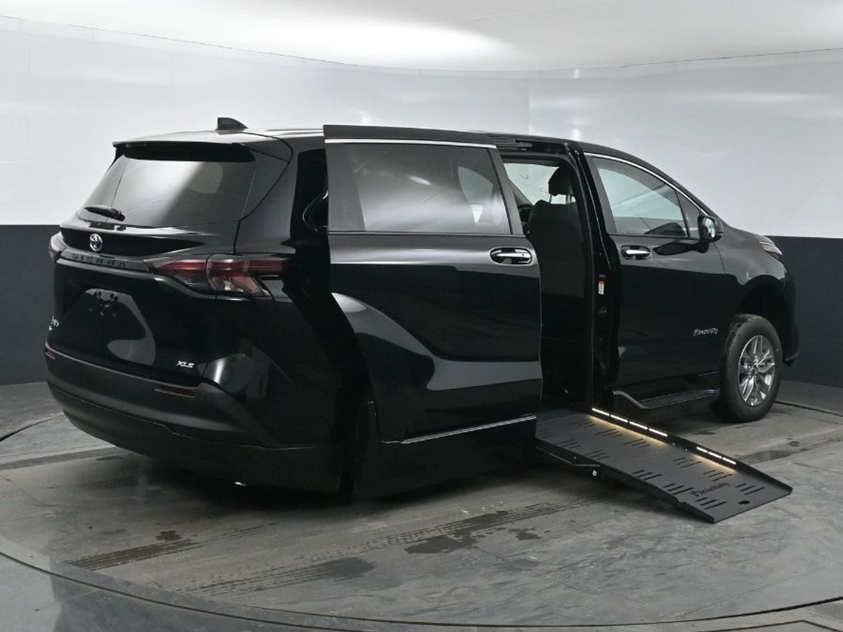 2025 TOYOTA SIENNA - Image 7