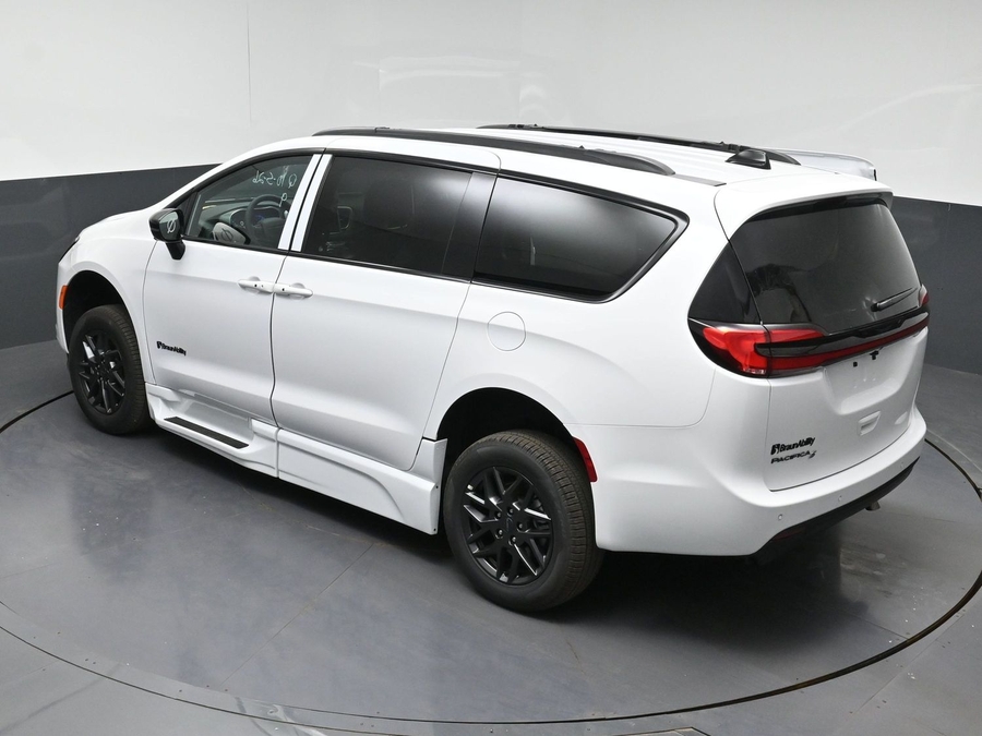 New 2027 Chrysler Pacifica Select Sport - BraunAbility Side Entry Fold Out Automatic Ramp