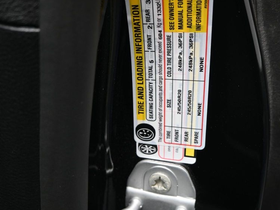 Black Chrysler Pacifica image number 13