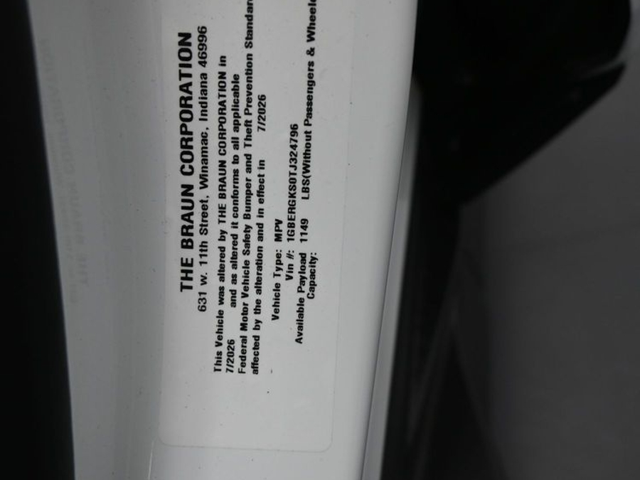 New 2026 Chevrolet Traverse 1LT - BraunAbility Side Entry In Floor Automatic Ramp