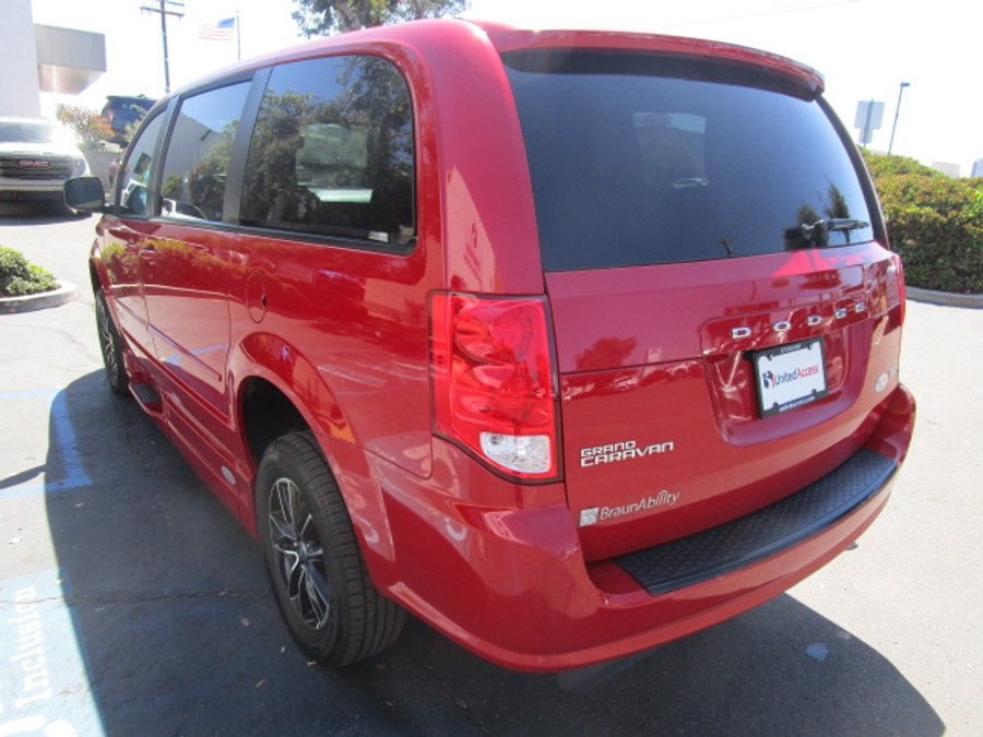 Used 2015 Dodge Grand Caravan SE - BraunAbility Side Entry Entry Fold Out Automatic Ramp