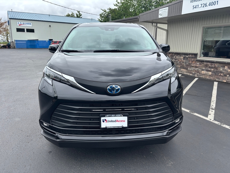 Used 2025 Toyota Sienna Hybrid XLE - BraunAbility Side Entry Entry Fold Out Automatic Ramp