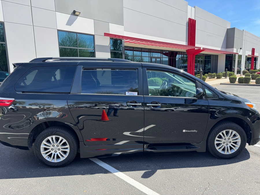 Used 2017 Toyota Sienna XLE - BraunAbility Side Entry Entry In Floor Automatic Ramp