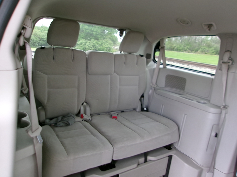 White Dodge Grand Caravan image number 4