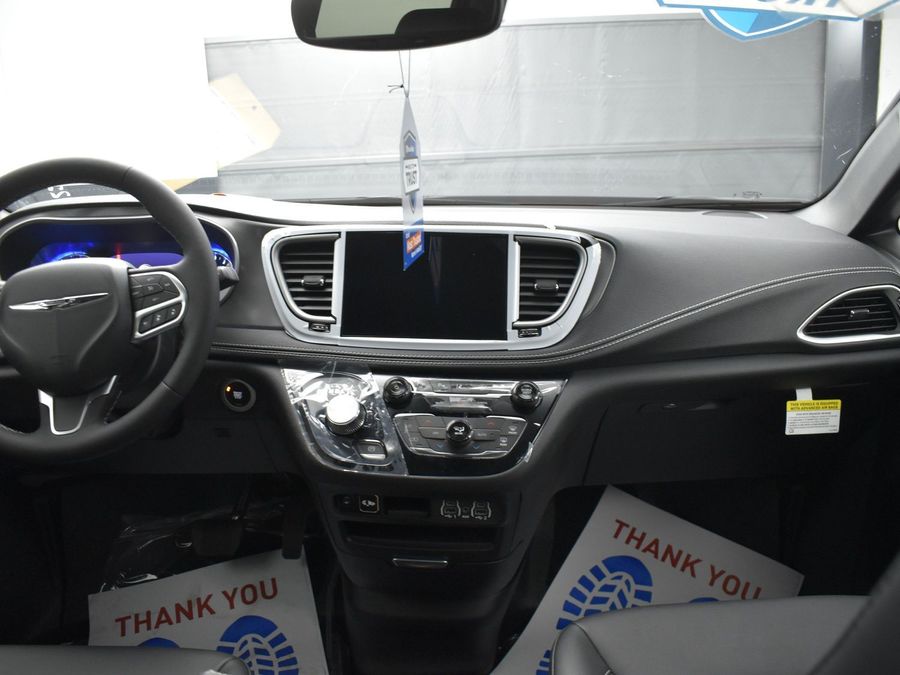 New 2025 Chrysler Pacifica Select Safety - BraunAbility Side Entry Entry Fold Out Automatic Ramp