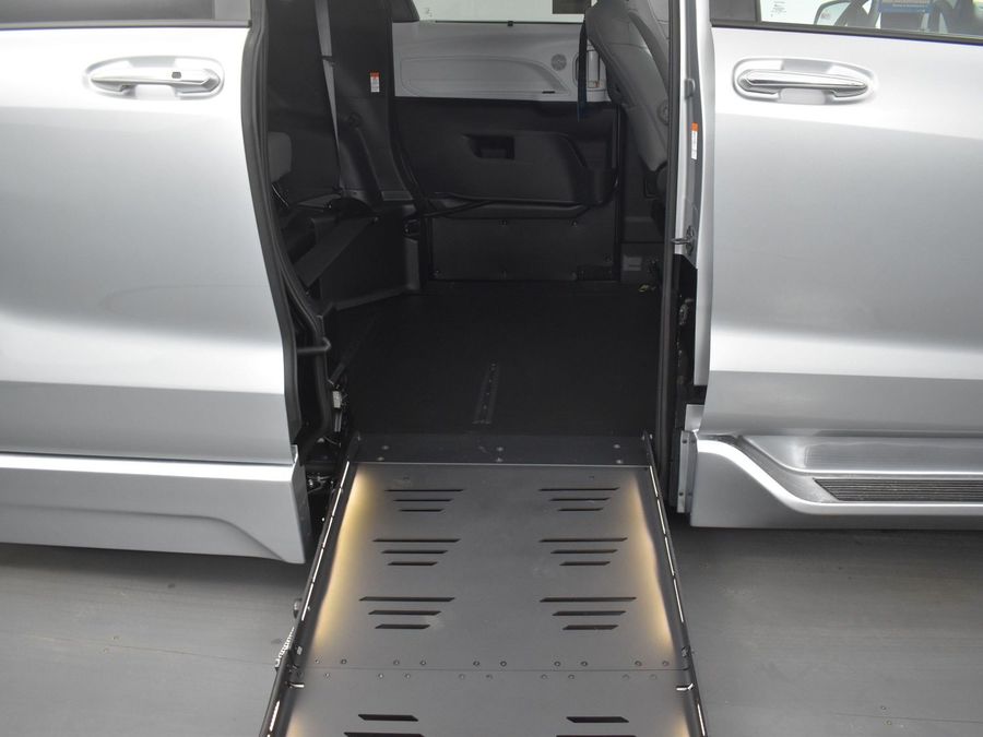 New 2025 Toyota Sienna Hybrid XLE Base - BraunAbility Side Entry Entry Fold Out Automatic Ramp