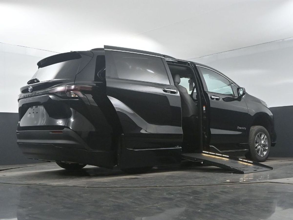 2025 TOYOTA SIENNA - Image 22