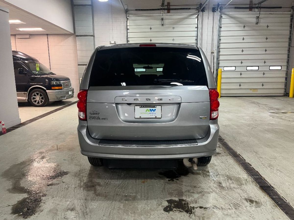 Silver Dodge Grand Caravan image number 5